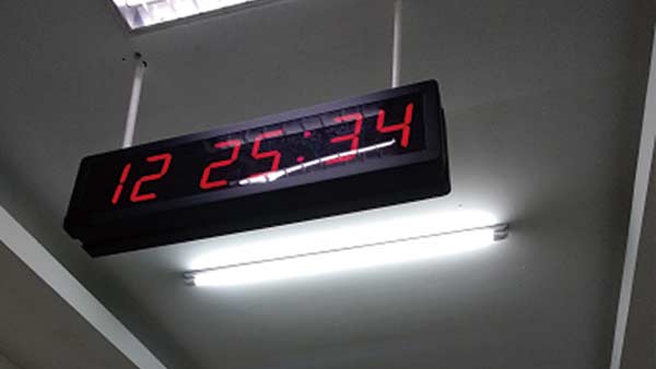 某中學(xué)校園同步時鐘案例